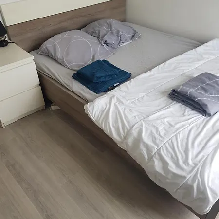 Neuve Dans Un Partager A 10 Minute Du Circuit *